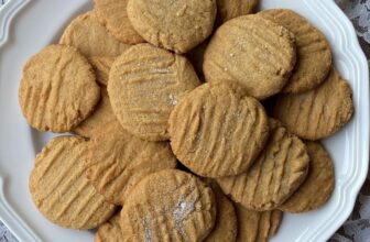 MOLASSES COOKIES – The Southern Girl Cooks