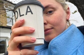 The Scorching Lady Stroll Playlist — Estée Lalo...