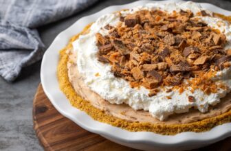 Butterfinger Pie | Cookies and Cups