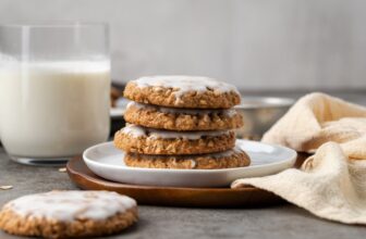 Iced Oatmeal Cookies | Cookies and Cups