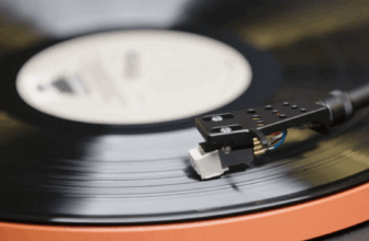 JBL’s First Ever Turntable Is the Most Gen-Z...