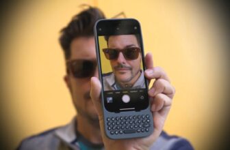 This case brings a clicky keyboard to iPhone custo...