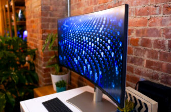 Dell unveils its curved 40-inch 5K monitor at CES,...