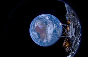 Odysseus Lander Snaps Attractive Photographs of Ea...